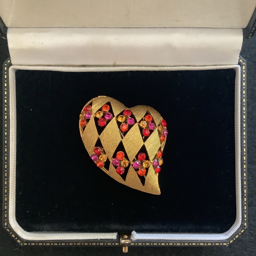 Vintage J J rhinestone brooch.